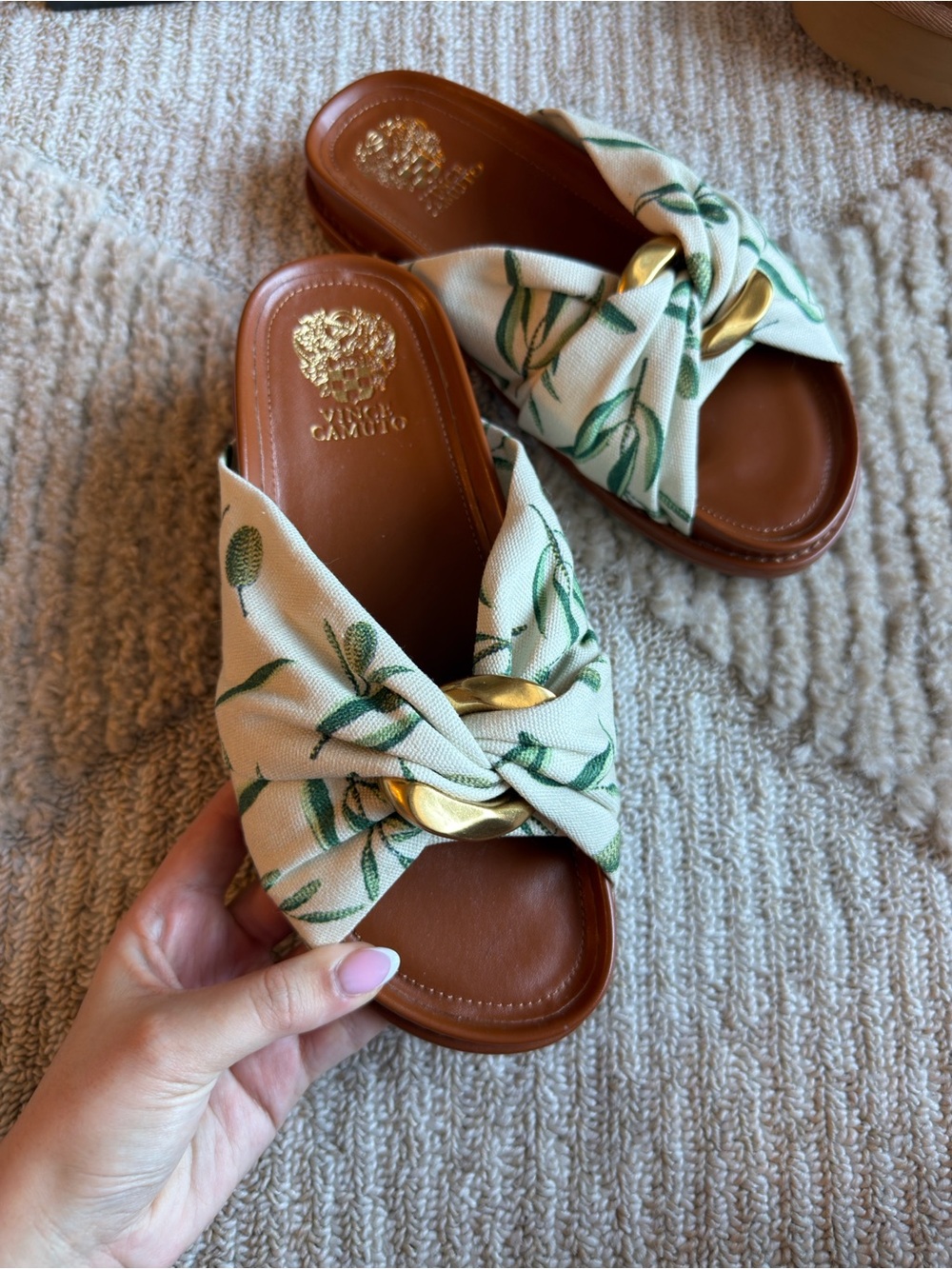 Vince Camuto Cream & Green Floral Knot Slide Sandals with Gold‎ Accent